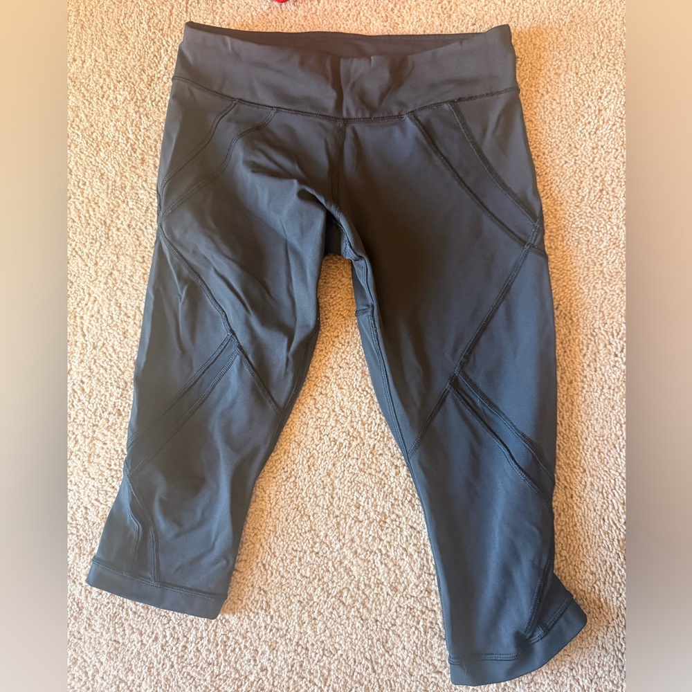 Lululemon capri leggings size 6